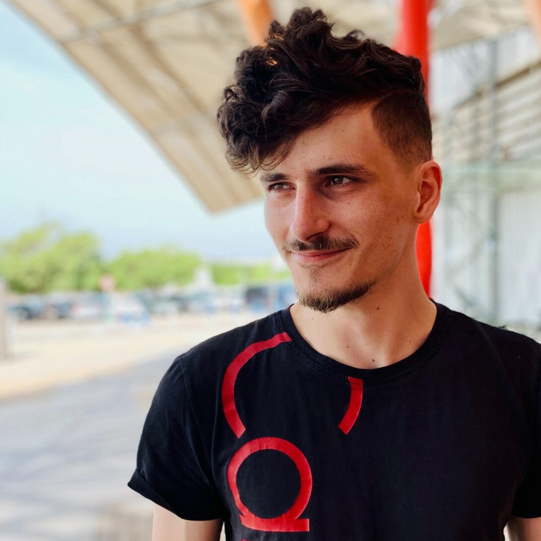 Romain Warion, UI UX Designer. Web & Applications mobiles